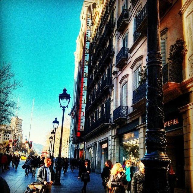 Hotel Habitacion Para Grupos Hasta 8 En Plena Rambla De Cataluna Barcellona Esterno foto